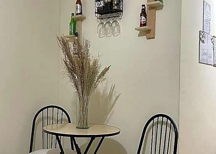 Hotel Urban Deca Homes Rustic Cozy Staycation 3*