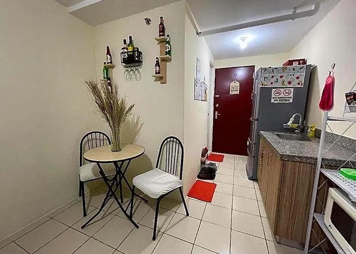 Urban Deca Homes Rustic Cozy Staycation 3*