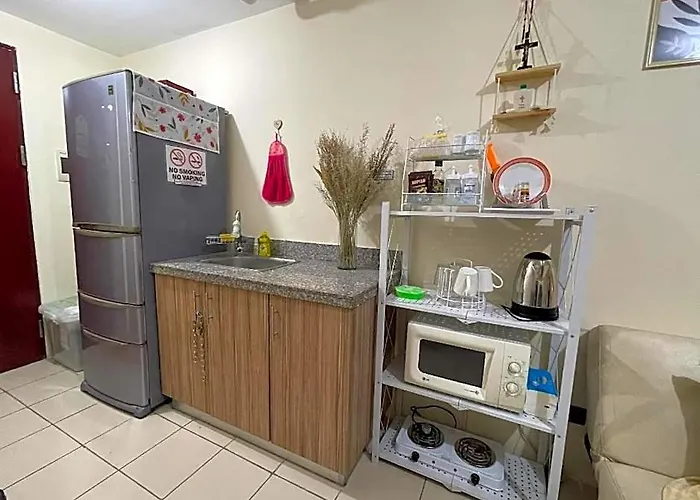 Urban Deca Homes Rustic Cozy Staycation Hotel